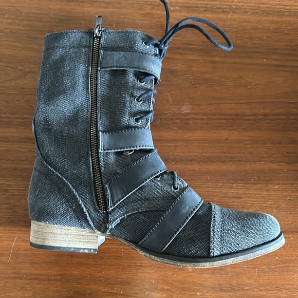 ALDO grey denim boots, size 39/8.  Worn 1x, so like new. - Picture 4 of 8